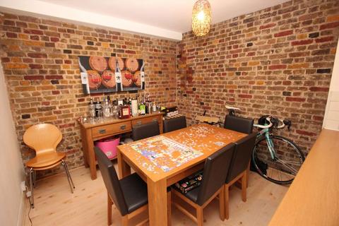 1 bedroom flat to rent, Wapping High Street, London E1W