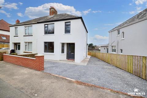 3 bedroom semi-detached house for sale, Hayston Avenue, Hakin, Milford Haven