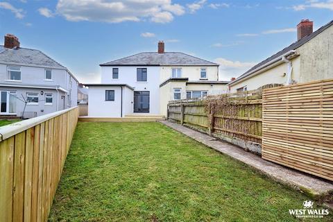 3 bedroom semi-detached house for sale, Hayston Avenue, Hakin, Milford Haven