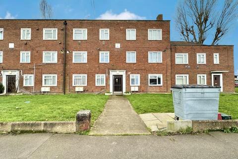 3 bedroom flat for sale, Warwick Road, Hounslow