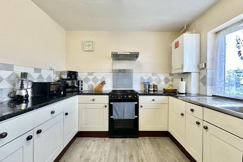 3 bedroom flat for sale, Warwick Road, Hounslow