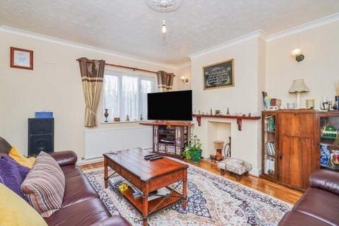 3 bedroom flat for sale, Warwick Road, Hounslow