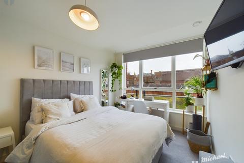 2 bedroom flat for sale, The Exchange, Exchange Street, Aylesbury, Buckinghamshire