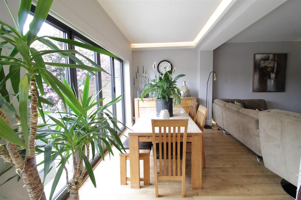 Garden room/ dining area