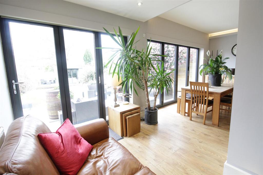 Garden room/ dining area