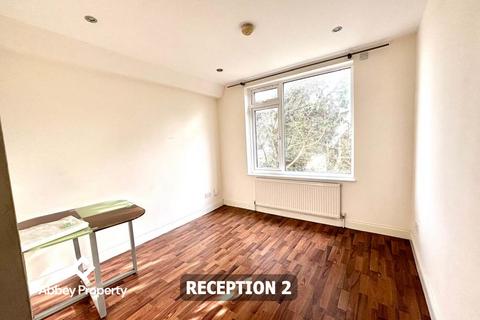 3 bedroom semi-detached house to rent, Hillborough Road, Luton, LU1