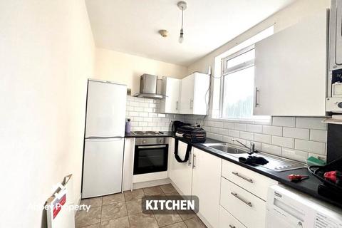 3 bedroom semi-detached house to rent, Hillborough Road, Luton, LU1