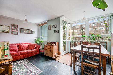 3 bedroom flat for sale, Banbury Road, Hackney, E9