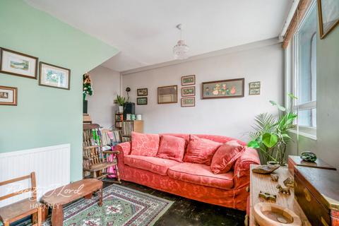 3 bedroom flat for sale, Banbury Road, Hackney, E9