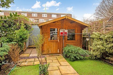 3 bedroom flat for sale, Banbury Road, Hackney, E9