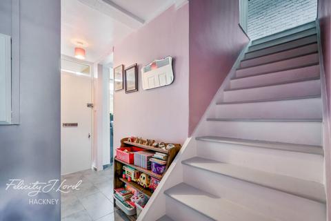 3 bedroom flat for sale, Banbury Road, Hackney, E9