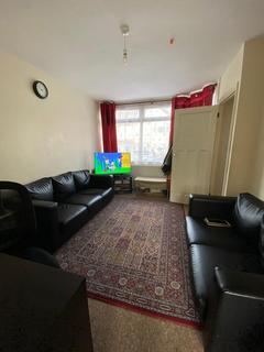 2 bedroom terraced house to rent, Saxon Avenue, Feltham TW13