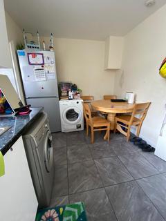 2 bedroom terraced house to rent, Saxon Avenue, Feltham TW13