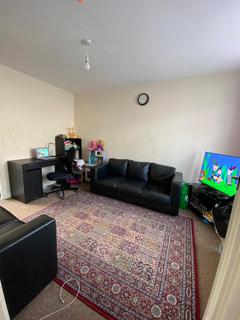 2 bedroom terraced house to rent, Saxon Avenue, Feltham TW13