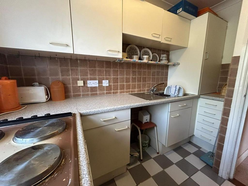Kitchen 2.jpg