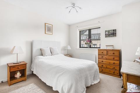 2 bedroom apartment for sale, Vanquish Close, Twickenham, TW2