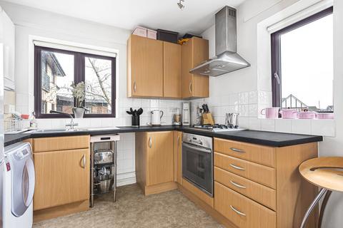 11 Vanquish Close, Twickenham, TW2 7AN