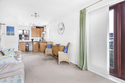 11 Vanquish Close, Twickenham, TW2 7AN