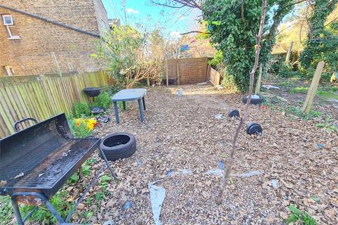 3 bedroom flat to rent, George Lane, Lewisham , London,