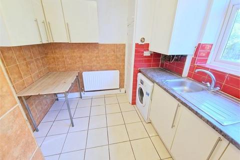 3 bedroom flat to rent, George Lane, Lewisham , London,