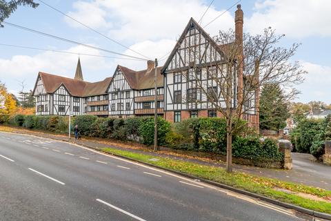 1 bedroom flat for sale, Queens Close, Lammas Lane, Esher, KT10