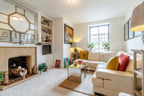 13 Queens Close, Esher, KT10 8NS