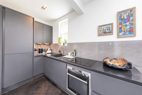 3 bedroom flat to rent, Stanwick Road, London W14