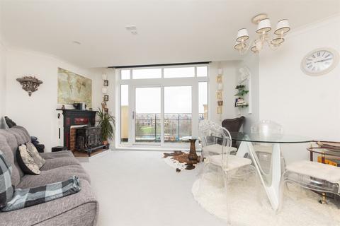 2 bedroom penthouse for sale, Springhead Road, Northfleet, Gravesend, Kent