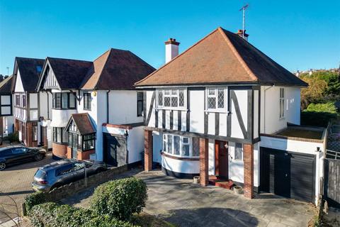 4 bedroom detached house for sale, LEASWAY, Chalkwell