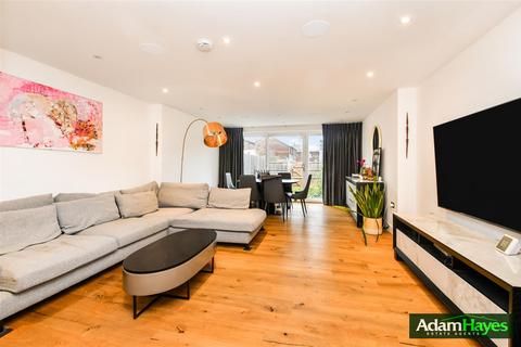 4 bedroom townhouse for sale, Oakview Gardens, London N2