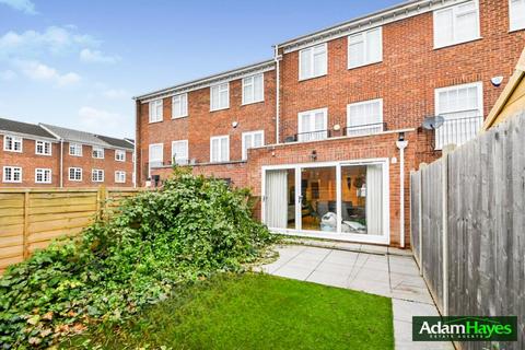 4 bedroom townhouse for sale, Oakview Gardens, London N2