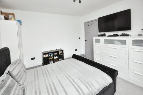 25 Shrublands Close, Chelmsford, CM2 6LR