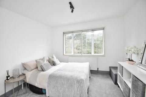 25 Shrublands Close, Chelmsford, CM2 6LR