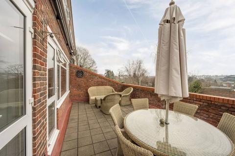 21 Murfett Close, London, SW19 6QB
