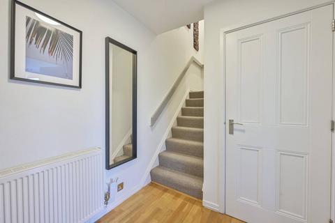 21 Murfett Close, London, SW19 6QB