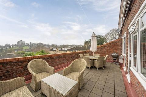 21 Murfett Close, London, SW19 6QB