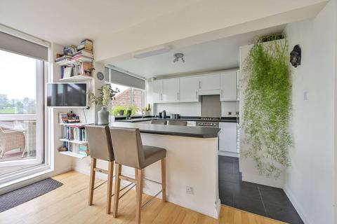 21 Murfett Close, London, SW19 6QB
