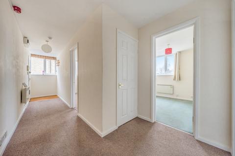 2 bedroom flat for sale, The Tower Centre Alvescot Road, Carterton, Oxfordshire, OX18