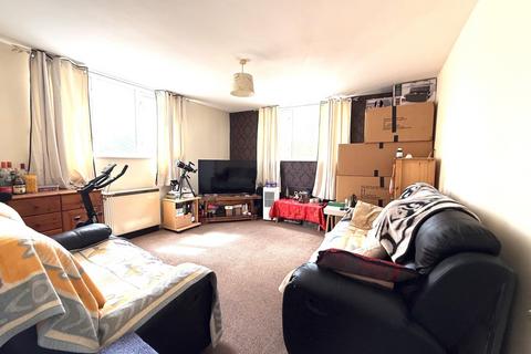 2 bedroom flat for sale, The Tower Centre Alvescot Road, Carterton, Oxfordshire, OX18