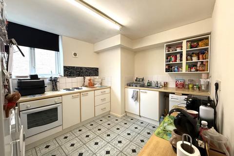 2 bedroom flat for sale, The Tower Centre Alvescot Road, Carterton, Oxfordshire, OX18