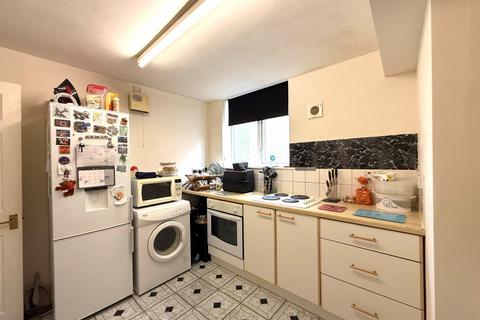2 bedroom flat for sale, The Tower Centre Alvescot Road, Carterton, Oxfordshire, OX18