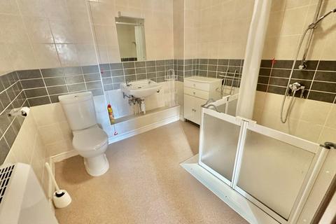 2 bedroom flat for sale, Charles Hayward Drive, Wolverhampton/Sedgley border WV4