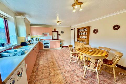 3 bedroom detached bungalow for sale, Parc Conwy, Llanrwst