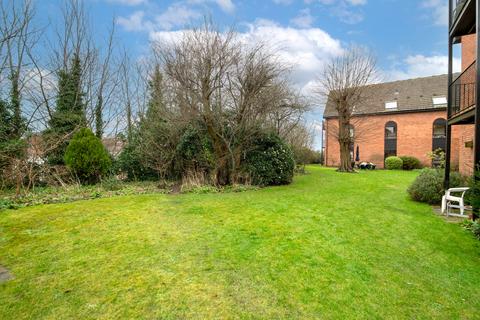Studio for sale, Ashridge Court, Newbury, RG14
