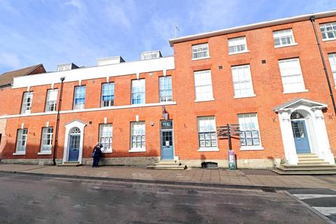 2 bedroom flat to rent, Jury Place, Jury Street, Warwick