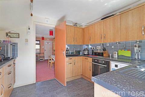 2 bedroom terraced house for sale, Chapelmount Road, Woodford Green IG8