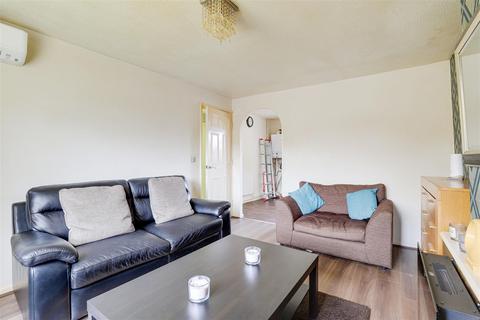11 Iona Gardens, Nottingham, NG5 9NT