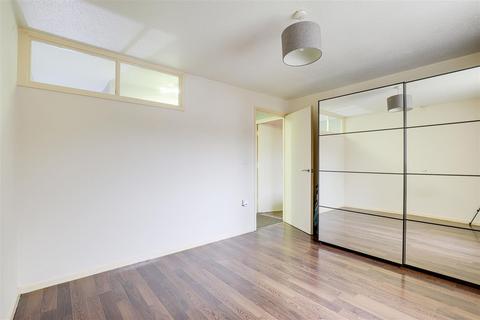 11 Iona Gardens, Nottingham, NG5 9NT