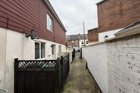 2 bedroom townhouse to rent, Weston Road, Gloucester GL1