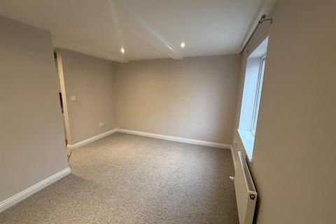 2 bedroom townhouse to rent, Weston Road, Gloucester GL1